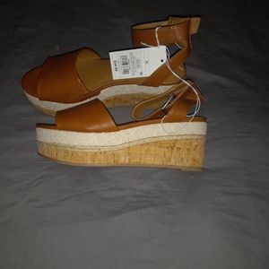 Univ. Thread Sandals
